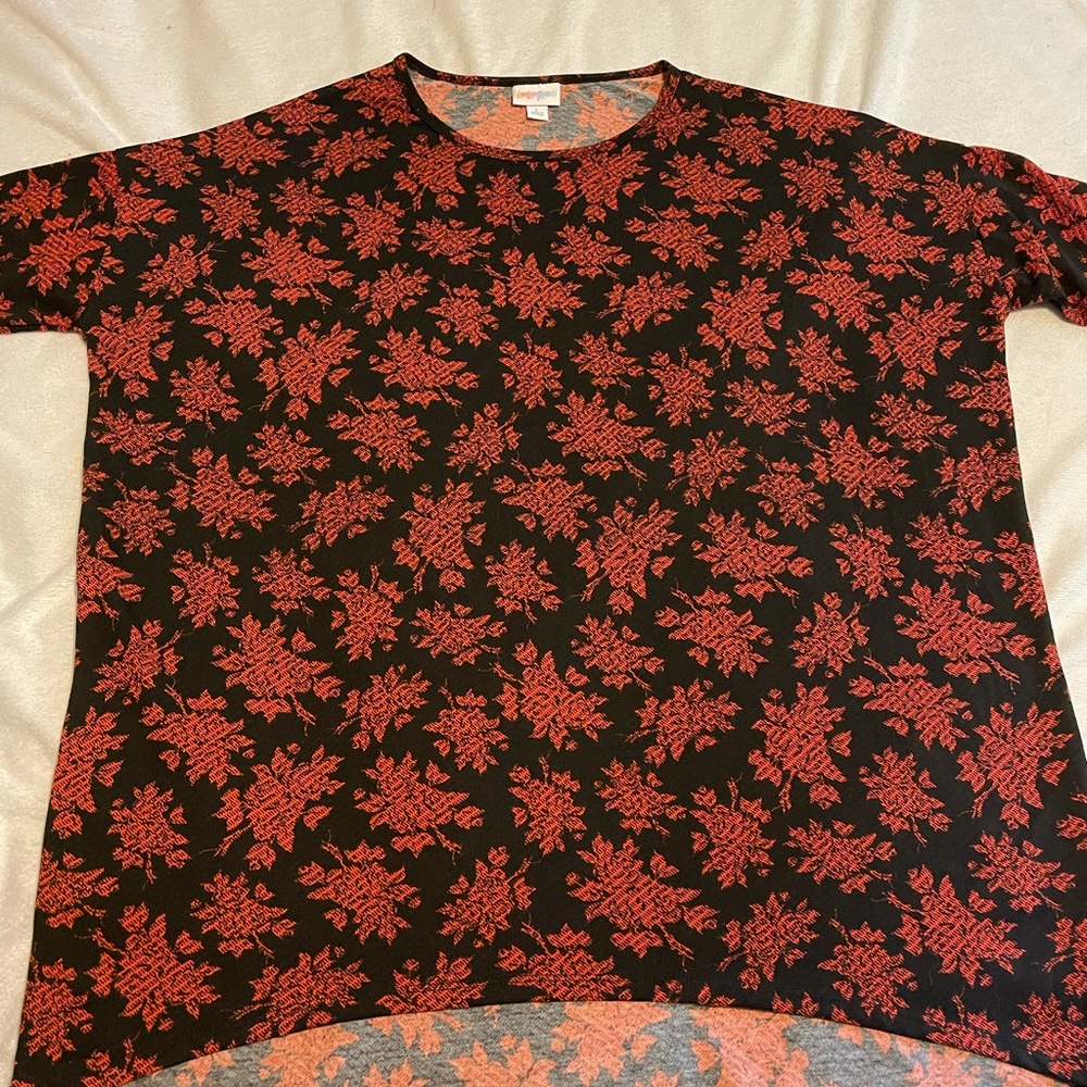 Lularoe Irma top - Picture 1 of 1